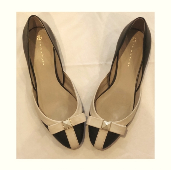Trina Turk Shoes Classic Trina Turk Black Nude Bow Stud Flat